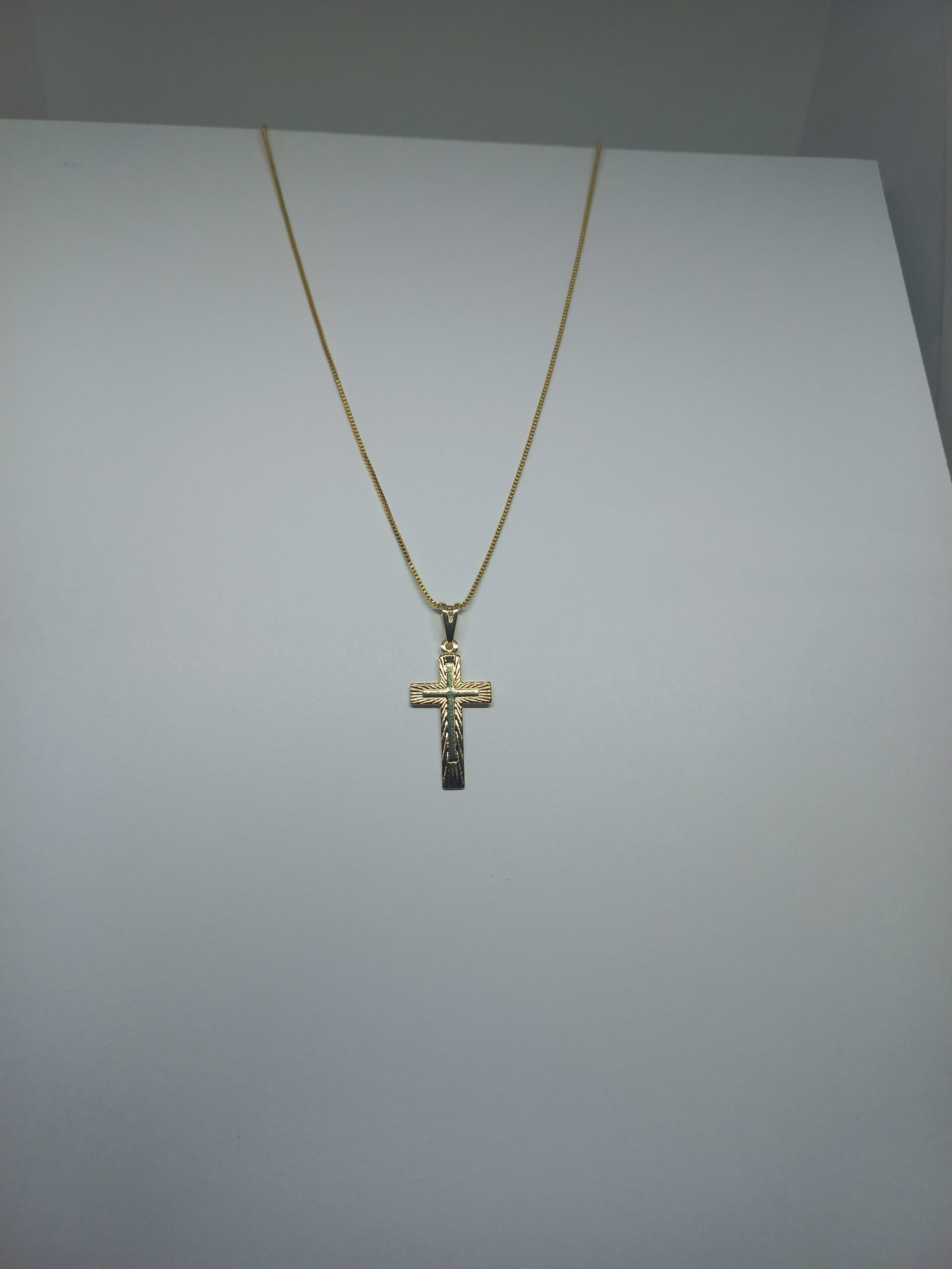 Corrente com pingente, banhada a ouro